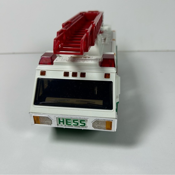 Hess Gasoline Truck "Emergency Truck" in Original Box from 1996 New In Box - Picture 4 of 6